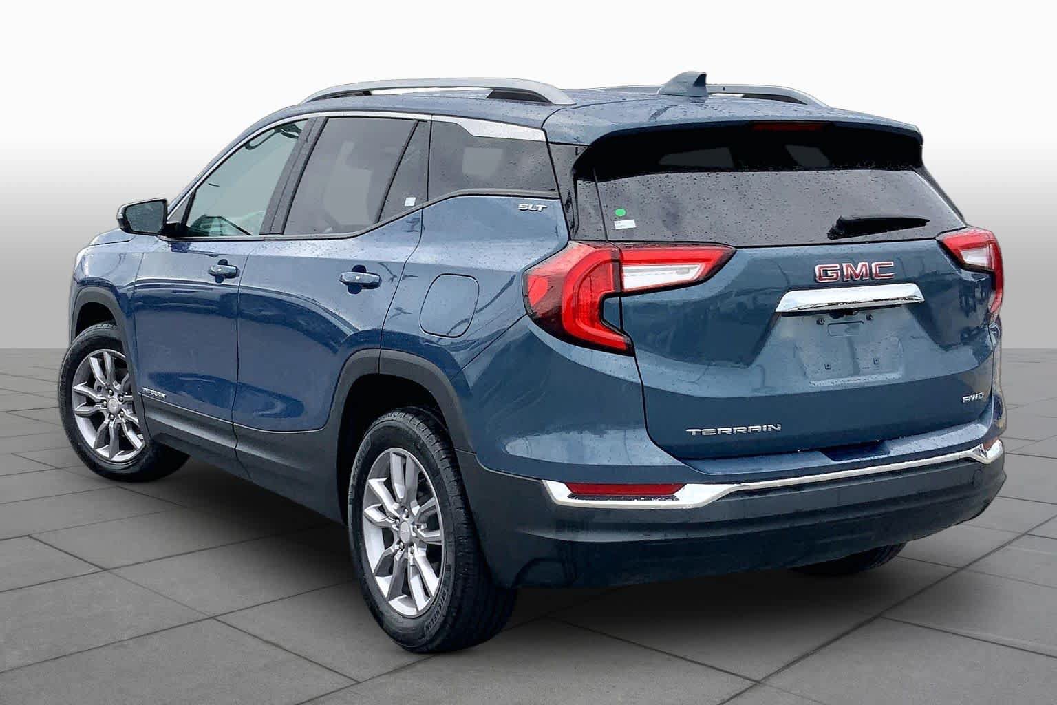Used 2024 GMC Terrain SLT AWD/4WD image 11
