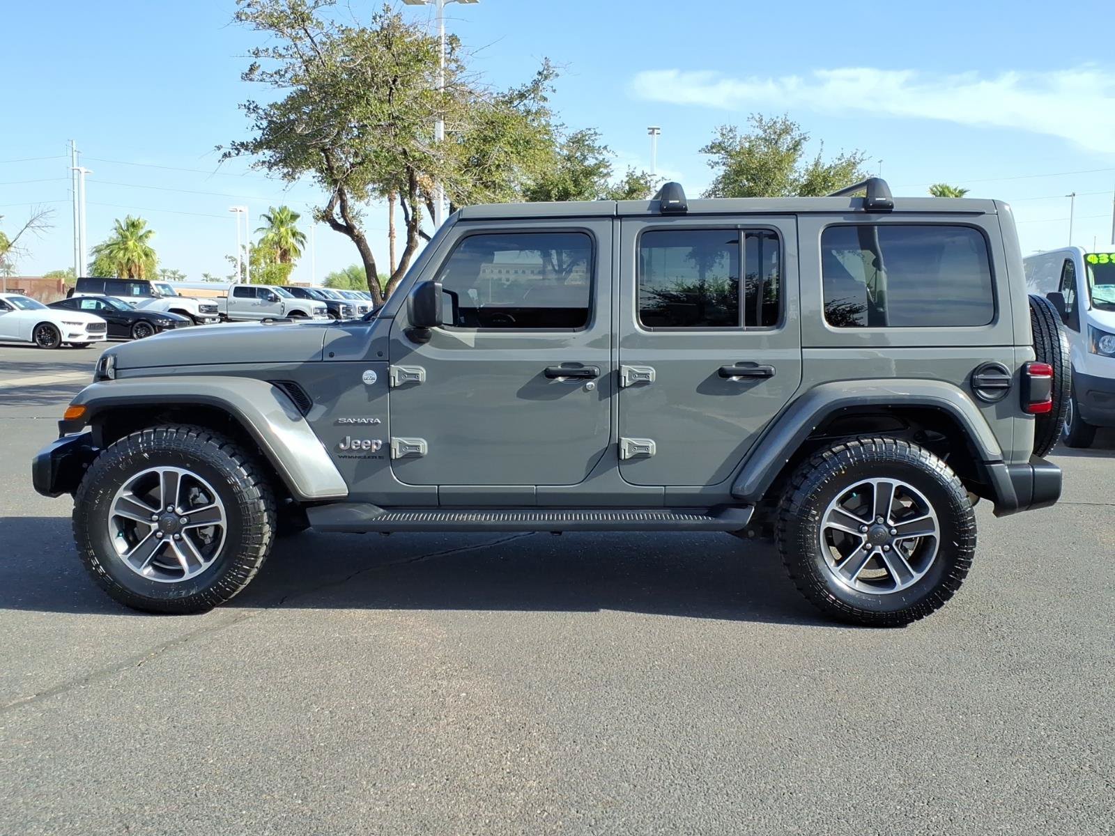Used 2023 Jeep Wrangler Unlimited Sahara w/ LED Lighting Group AWD/4WD image 2