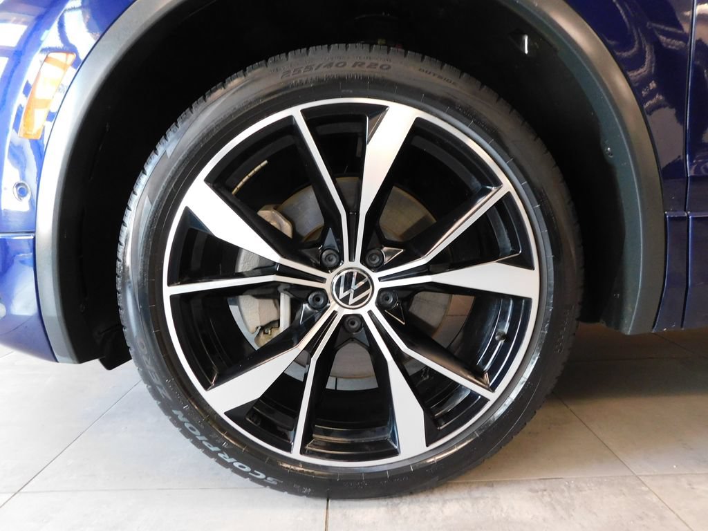 Used 2022 Volkswagen Tiguan SEL R-Line AWD/4WD image 10