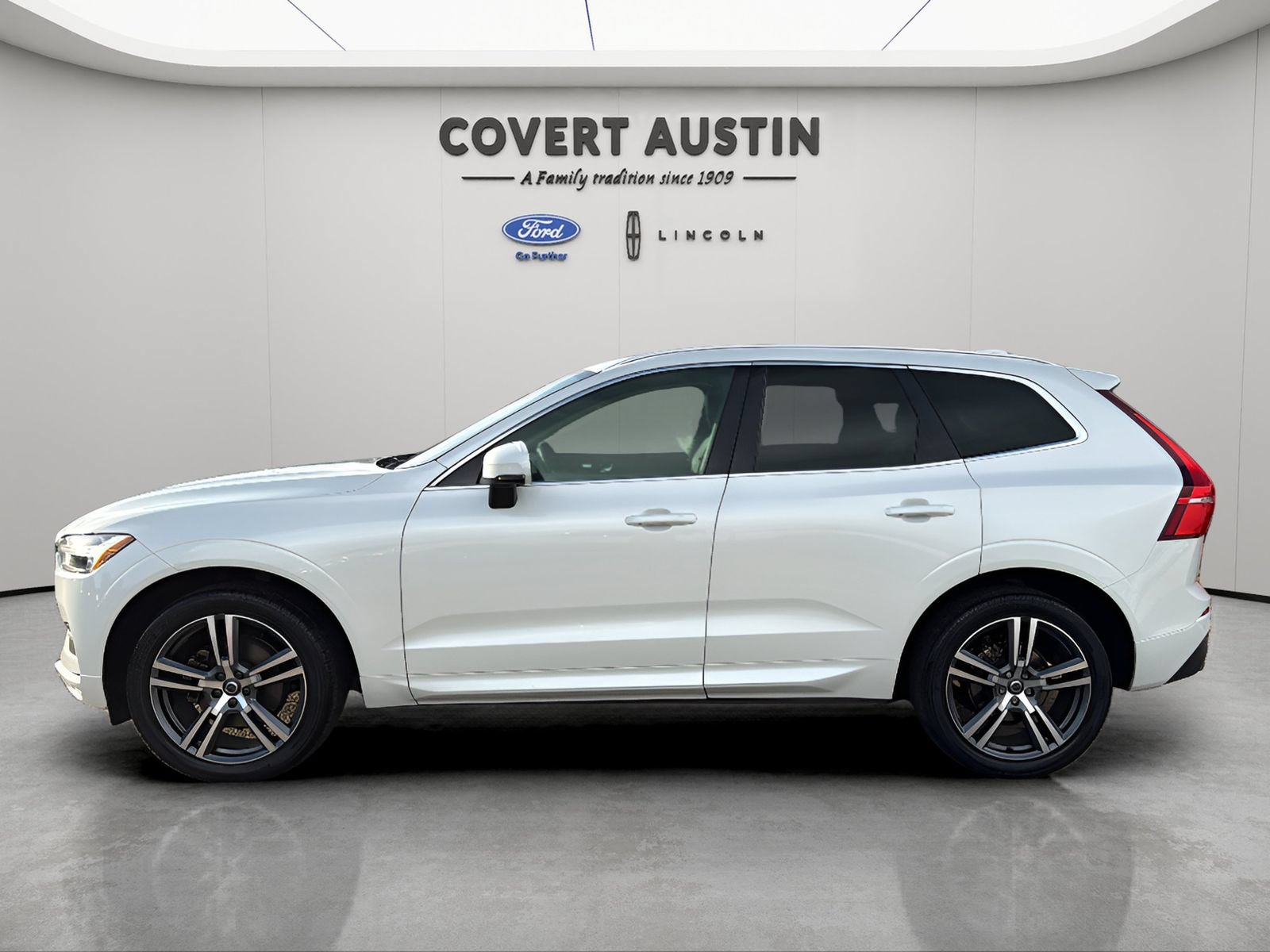 Used 2021 Volvo XC60 T5 Momentum w/ Premium Package AWD/4WD image 3