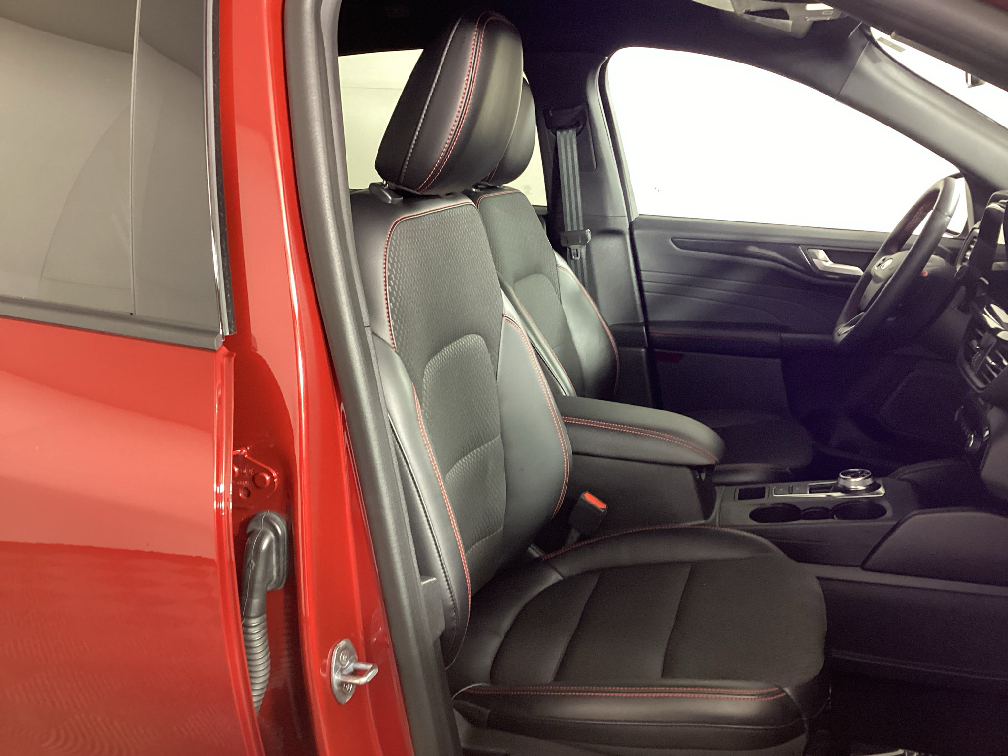 Certified 2023 Ford Escape ST-Line Select w/ Tech Pack #1 AWD/4WD image 8