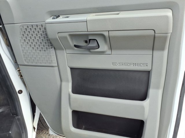 Certified 2022 Ford E-350 and Econoline 350 Super Duty RWD image 18