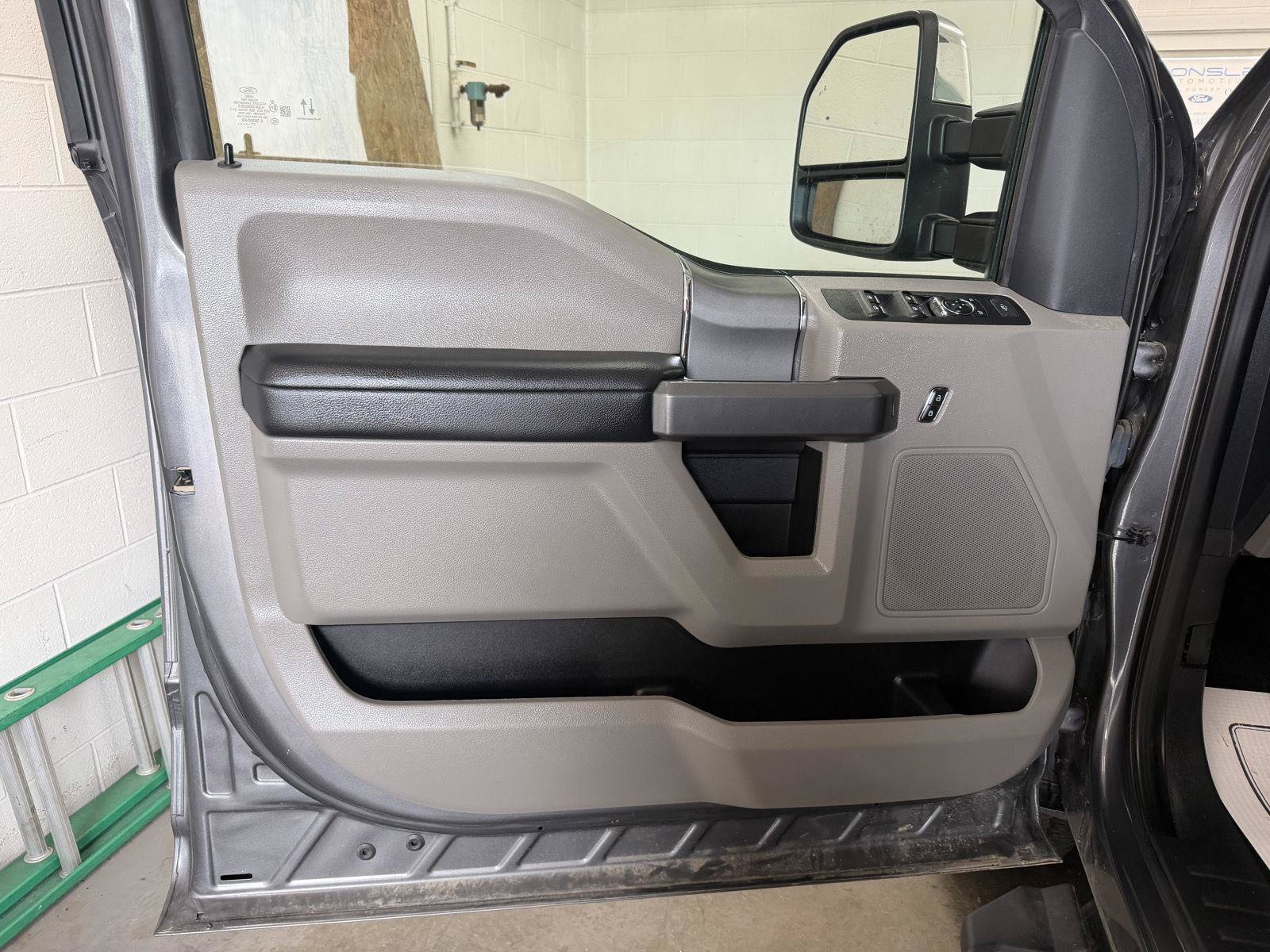 Certified 2022 Ford F250 XLT w/ XLT Premium Package AWD/4WD image 10