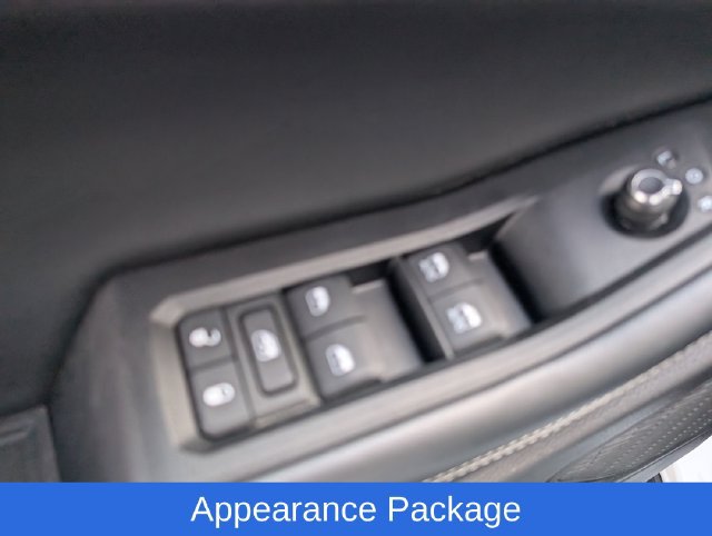 Used 2025 Jeep Grand Cherokee Altitude AWD/4WD image 12