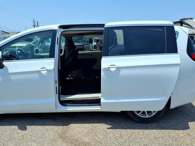 Used 2023 Chrysler Voyager LX FWD image 19