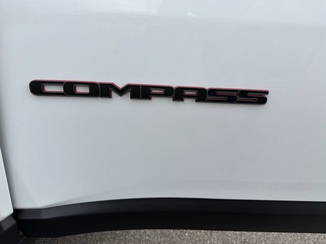 Used 2022 Jeep Compass Trailhawk w/ Trailhawk Convenience Group AWD/4WD image 37