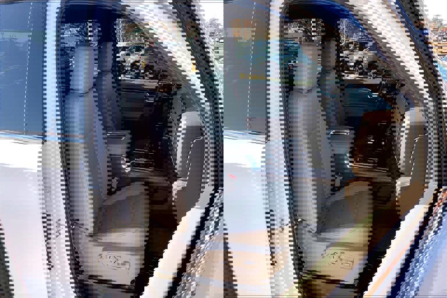 Used 2022 GMC Sierra 1500 SLT w/ SLT Convenience Package image 8