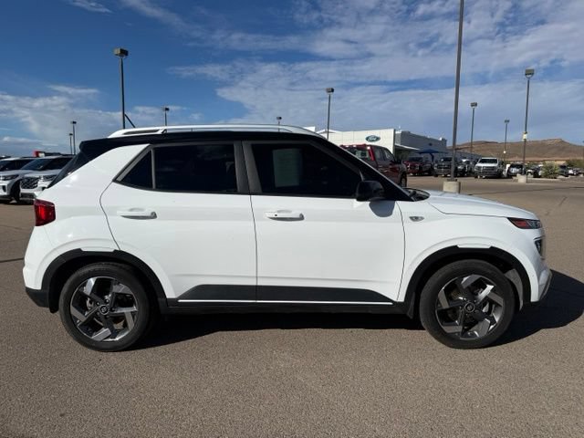 Used 2024 Hyundai Venue Limited FWD image 4