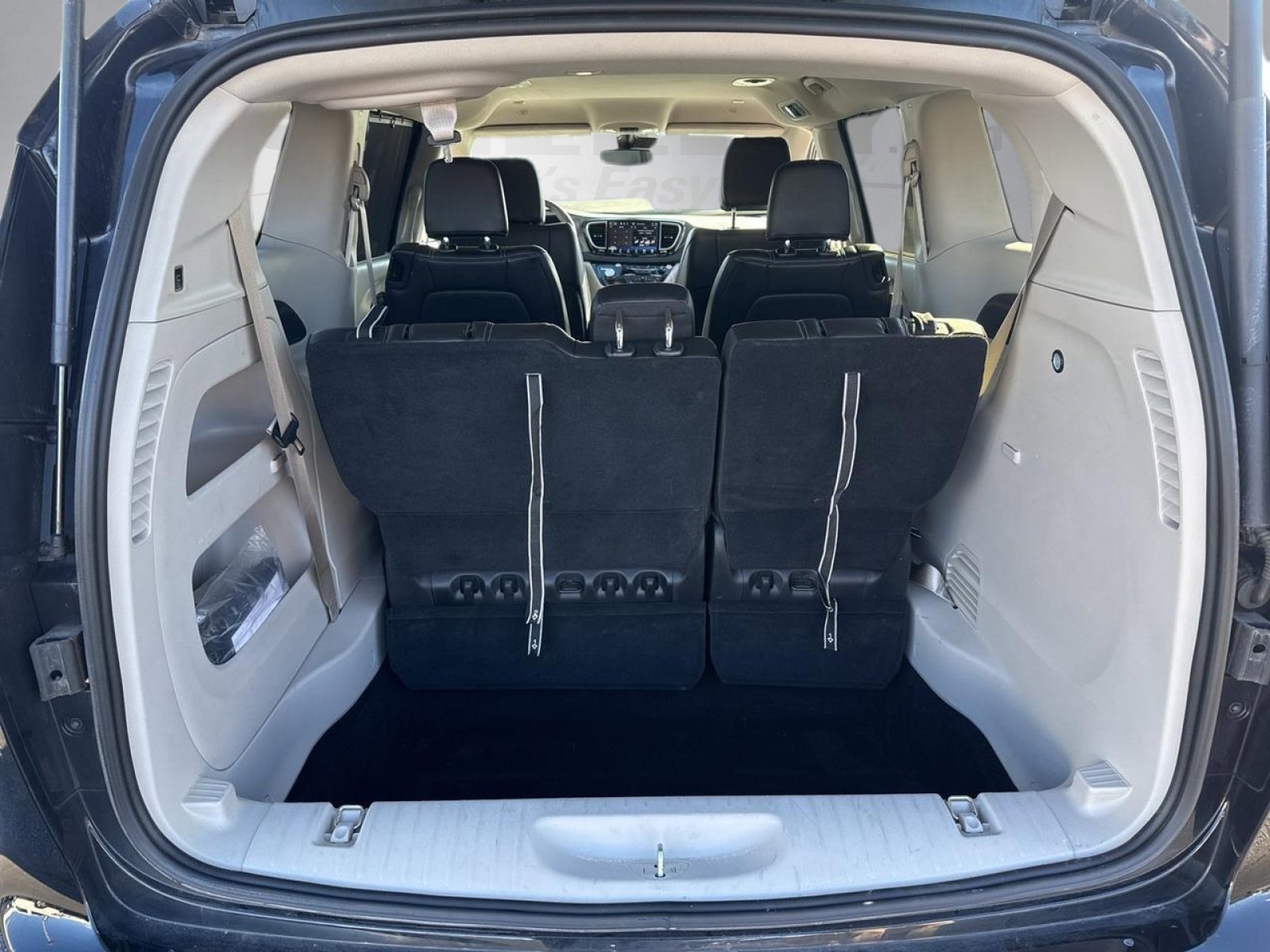 Used 2024 Chrysler Pacifica Touring-L image 29