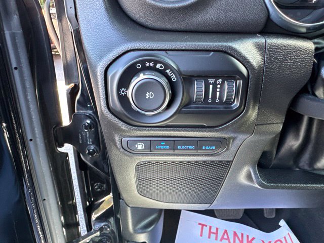Used 2022 Jeep Wrangler Unlimited Sahara w/ Cold Weather Group AWD/4WD image 11