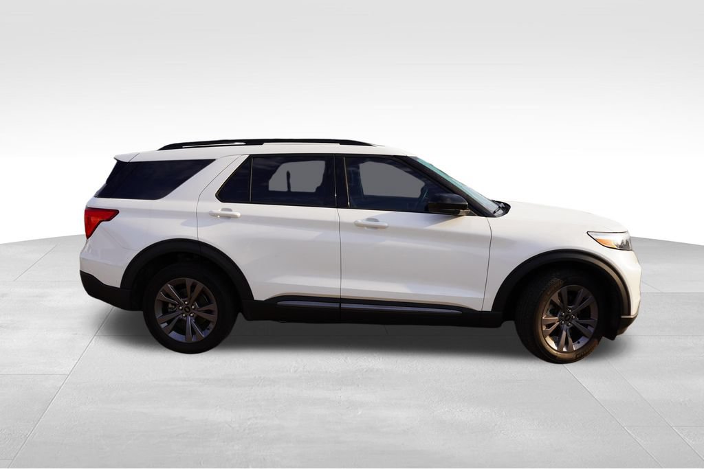 Certified 2024 Ford Explorer XLT w/ Equipment Group 202A AWD/4WD image 2
