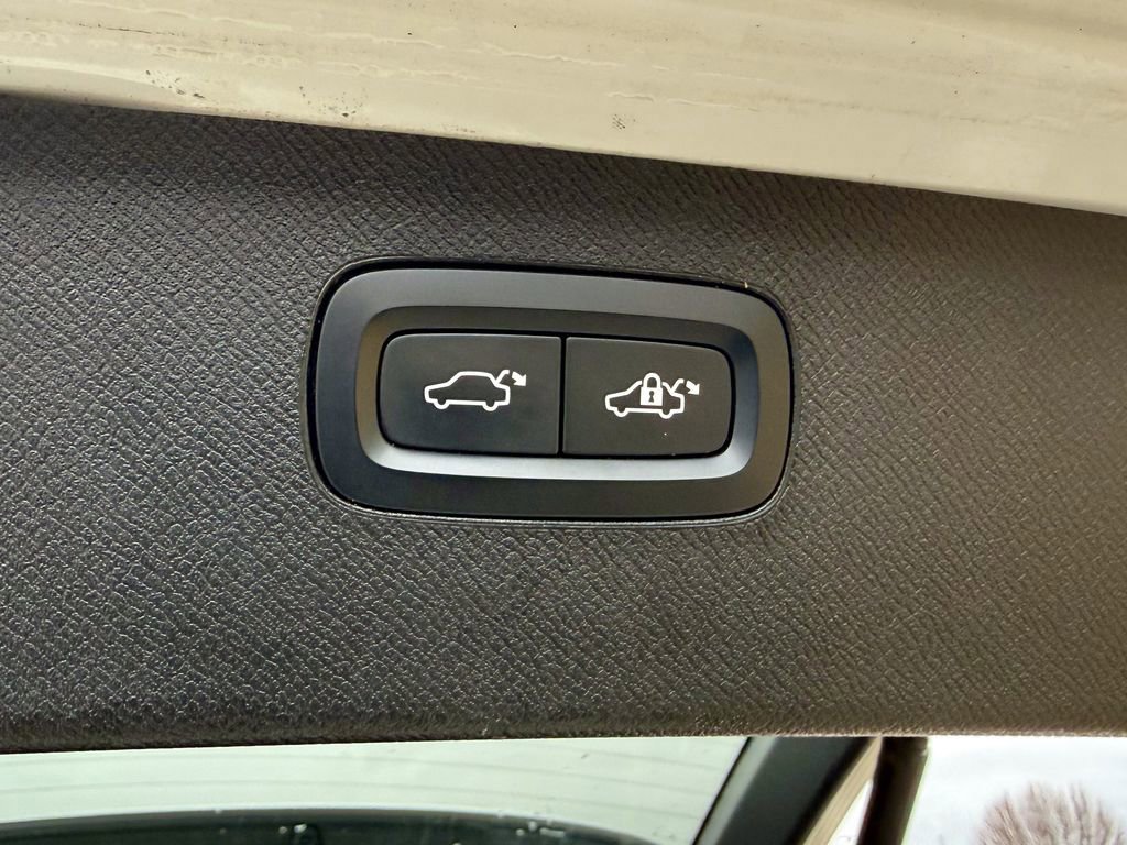 Used 2021 Volvo XC90 T5 Momentum w/ Climate Package image 14