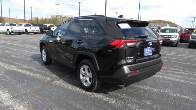 Used 2020 Toyota RAV4 LE image 3