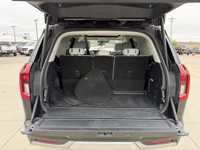 Certified 2025 Ford Expedition Platinum w/ Driver's Package AWD/4WD image 17