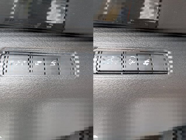 Used 2024 Nissan Pathfinder SV w/ SV Premium Package image 23