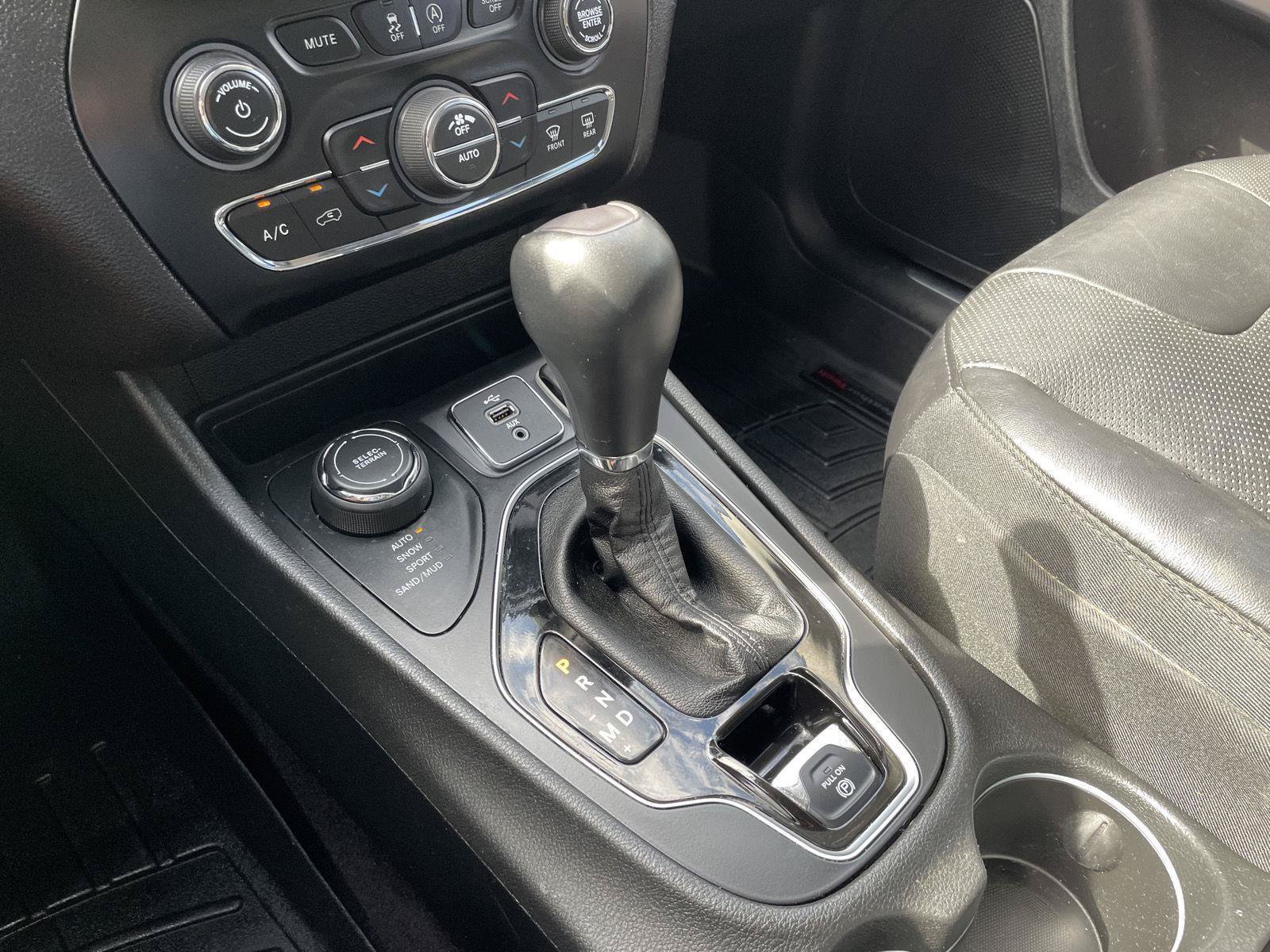 Used 2019 Jeep Cherokee Limited w/ Trailer Tow Group AWD/4WD image 28