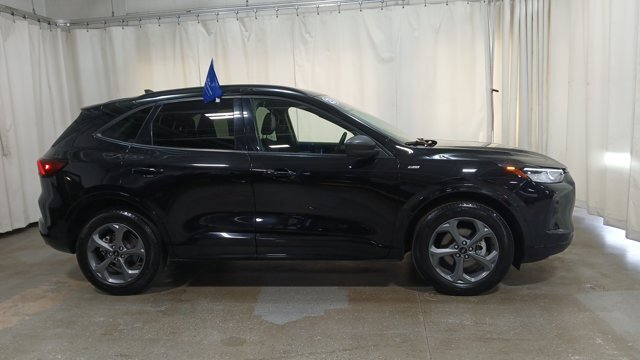 Certified 2023 Ford Escape ST-Line AWD/4WD image 2