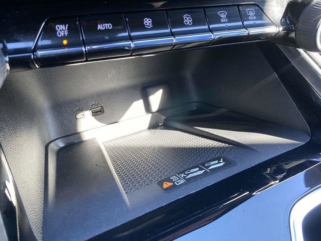 Used 2025 Chevrolet Traverse LT w/ Driver Confidence Package image 29