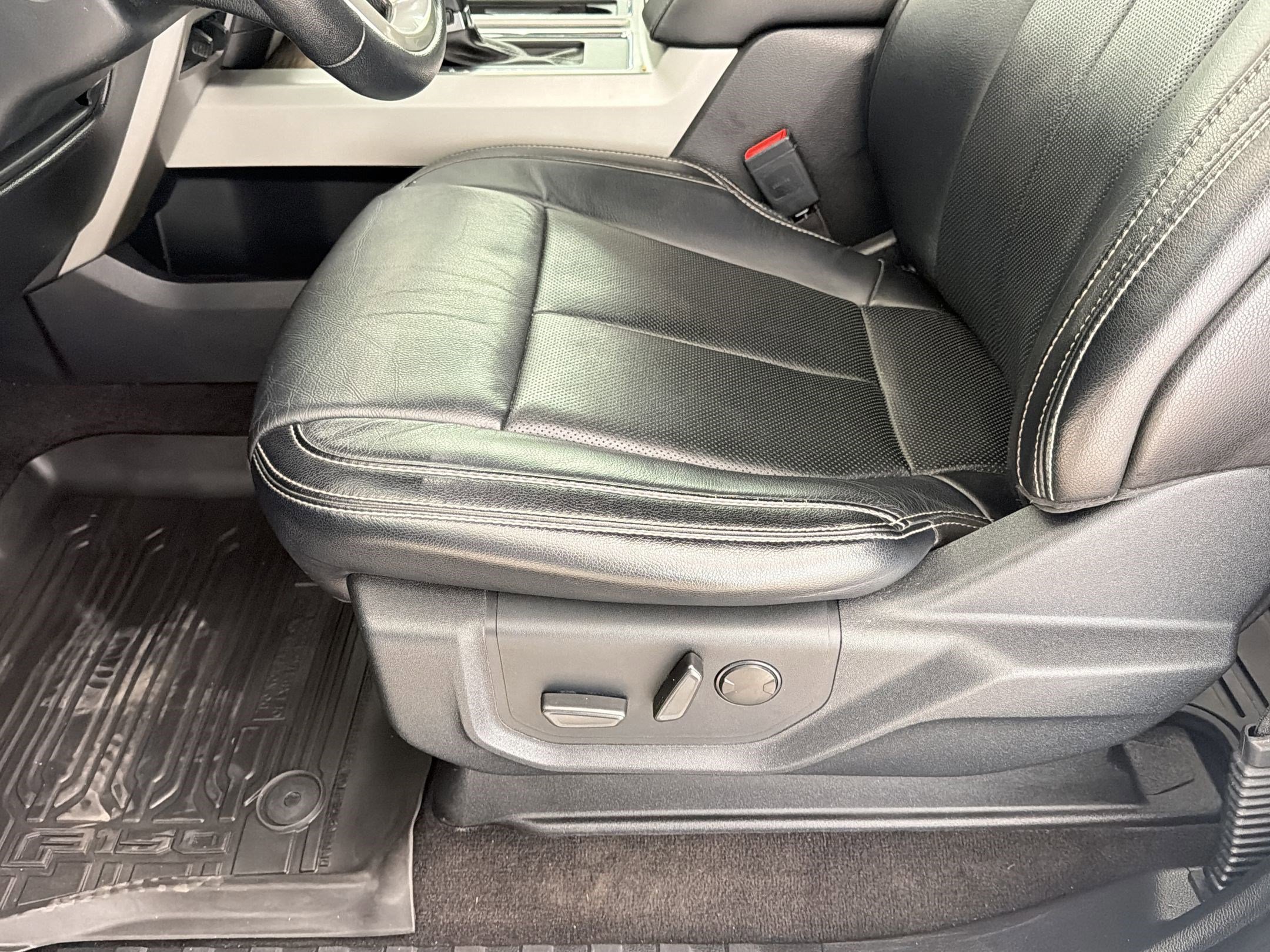 Certified 2020 Ford F150 Lariat w/ Equipment Group 502A Luxury image 14