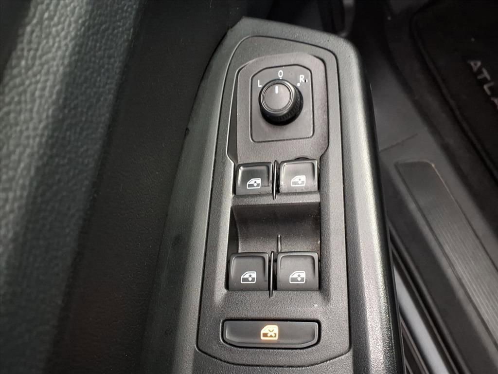 Used 2020 Volkswagen Atlas Cross Sport SE w/ Towing Package image 16