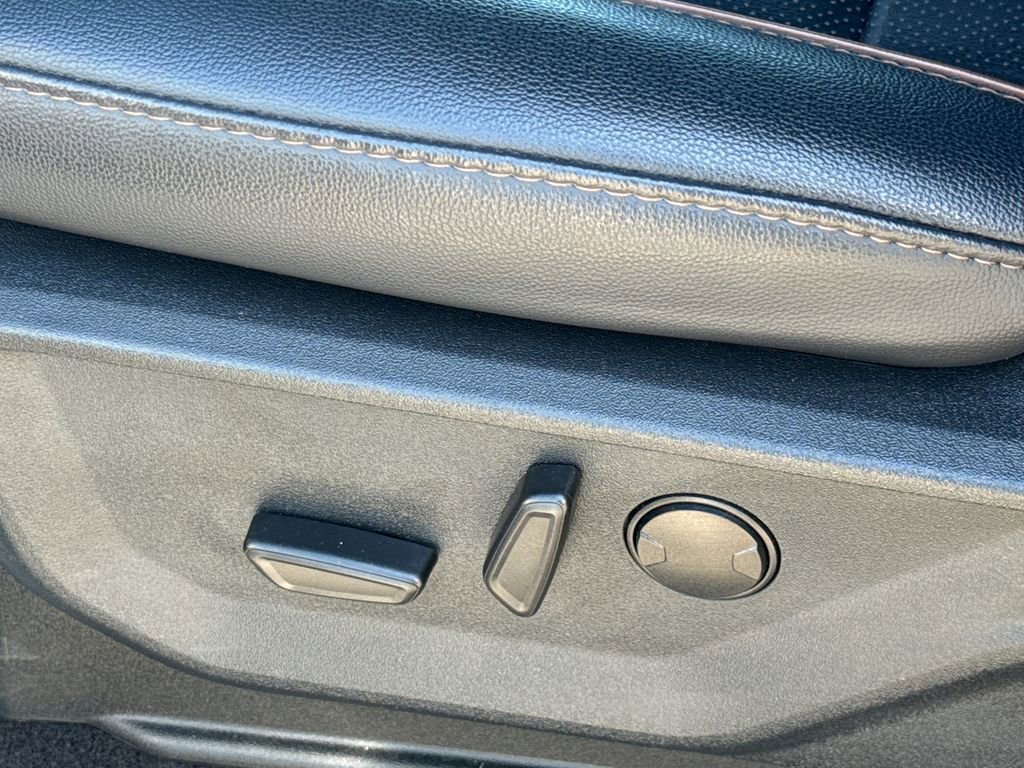 Certified 2025 Ford F150 Lariat w/ Equipment Group 501A Mid image 26