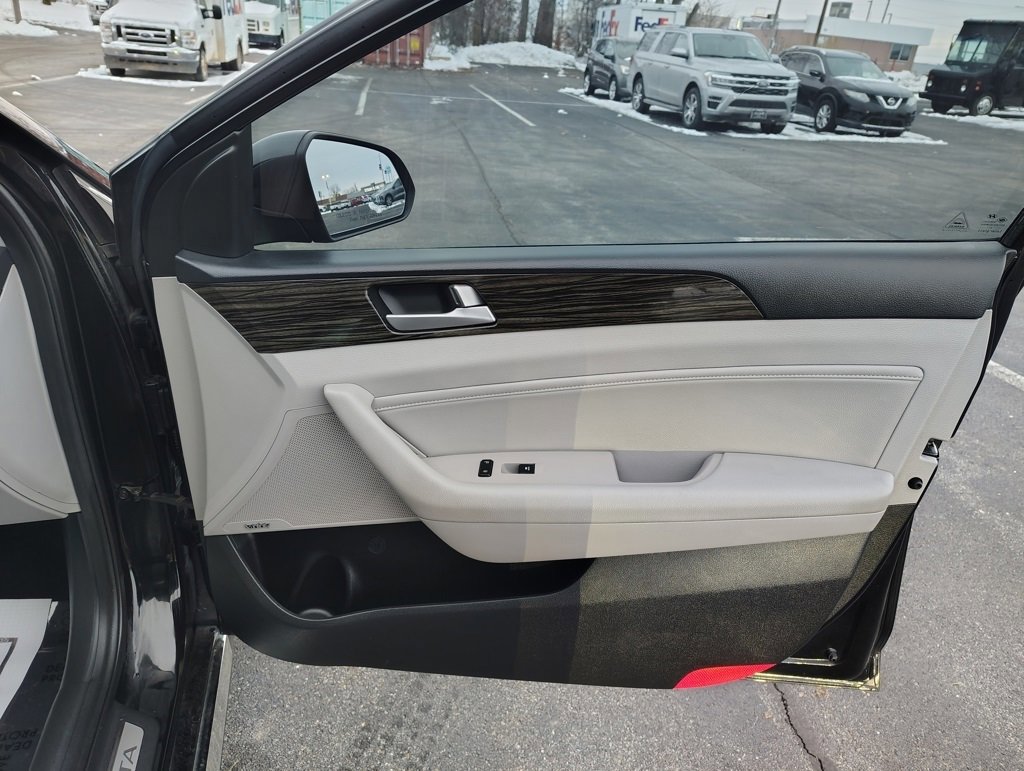 Used 2017 Hyundai Sonata Limited w/ Tech Package 03 image 28