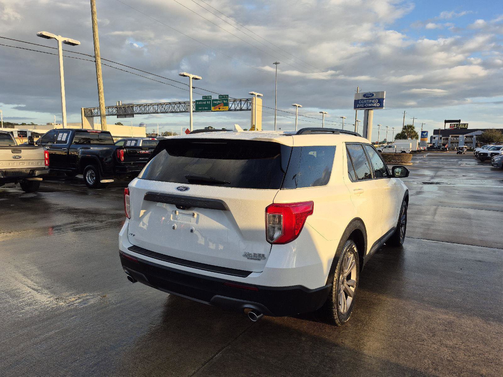 Certified 2023 Ford Explorer XLT w/ Equipment Group 202A image 9