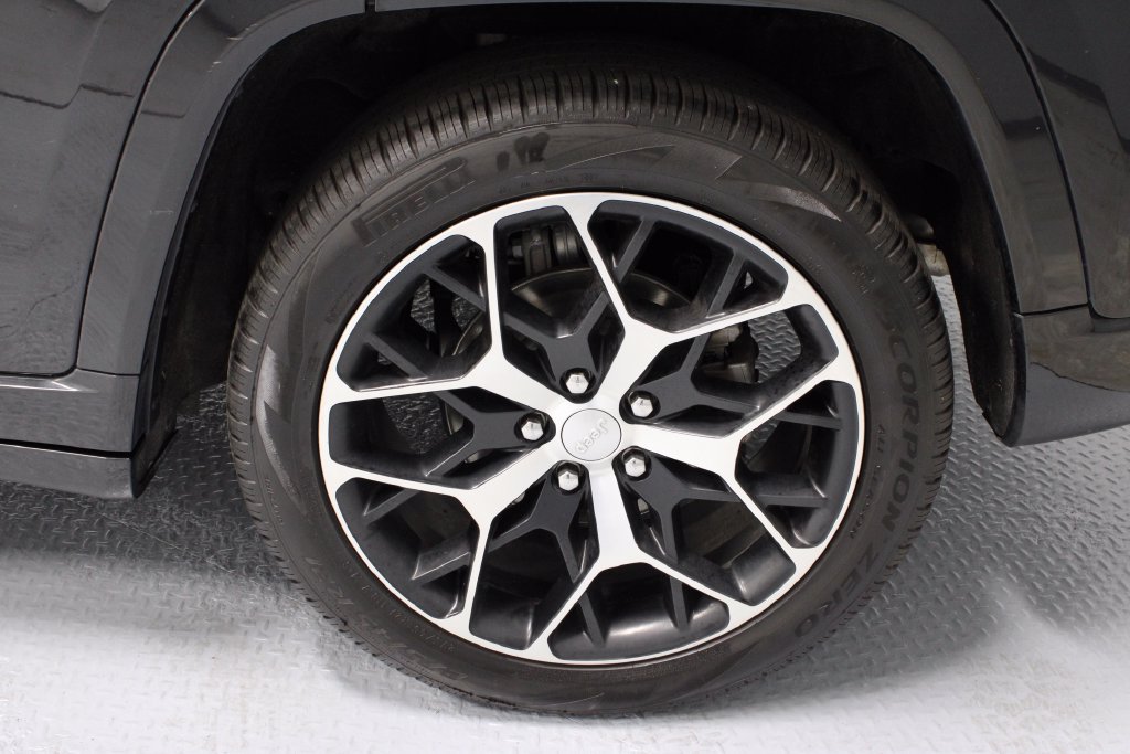 Used 2024 Jeep Grand Cherokee Summit AWD/4WD image 20