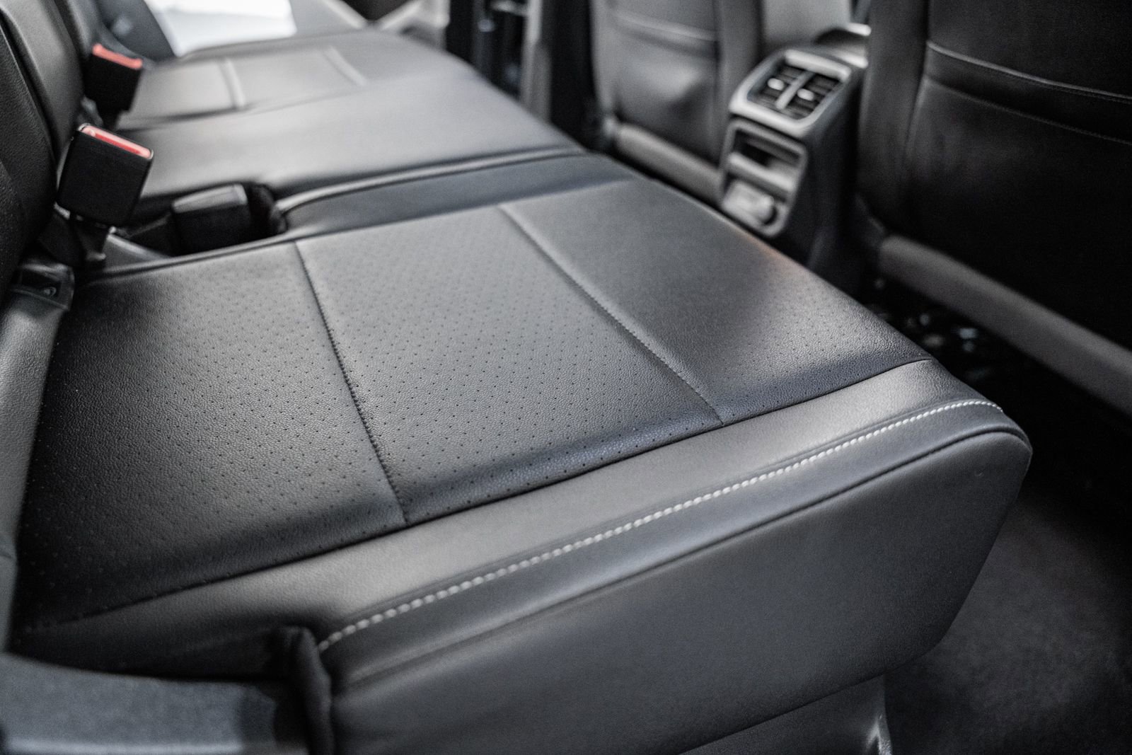 Used 2021 Volkswagen Tiguan SE R-Line image 34