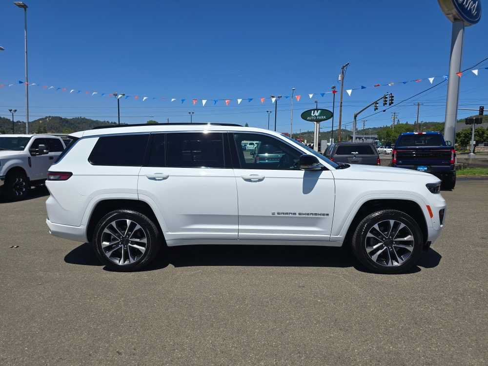 Used 2024 Jeep Grand Cherokee L Overland w/ Trailer Tow Package AWD/4WD image 6