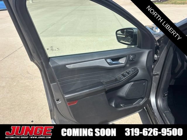 Certified 2025 Ford Escape Platinum AWD/4WD image 17