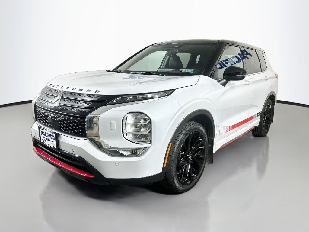 Used 2024 Mitsubishi Outlander AWD image 3