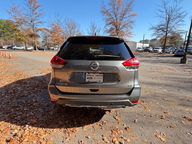 Used 2019 Nissan Rogue SV w/ Premium Package image 4