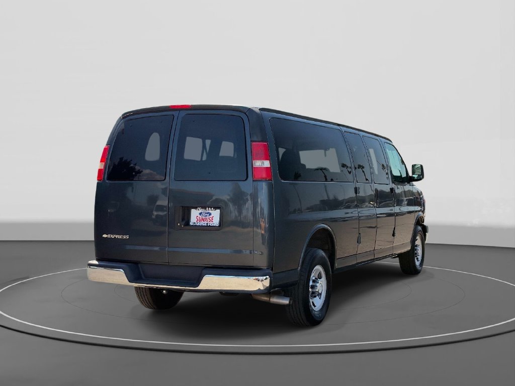 Used 2017 Chevrolet Express 3500 LT w/ LT Preferred Equipment Group RWD image 5