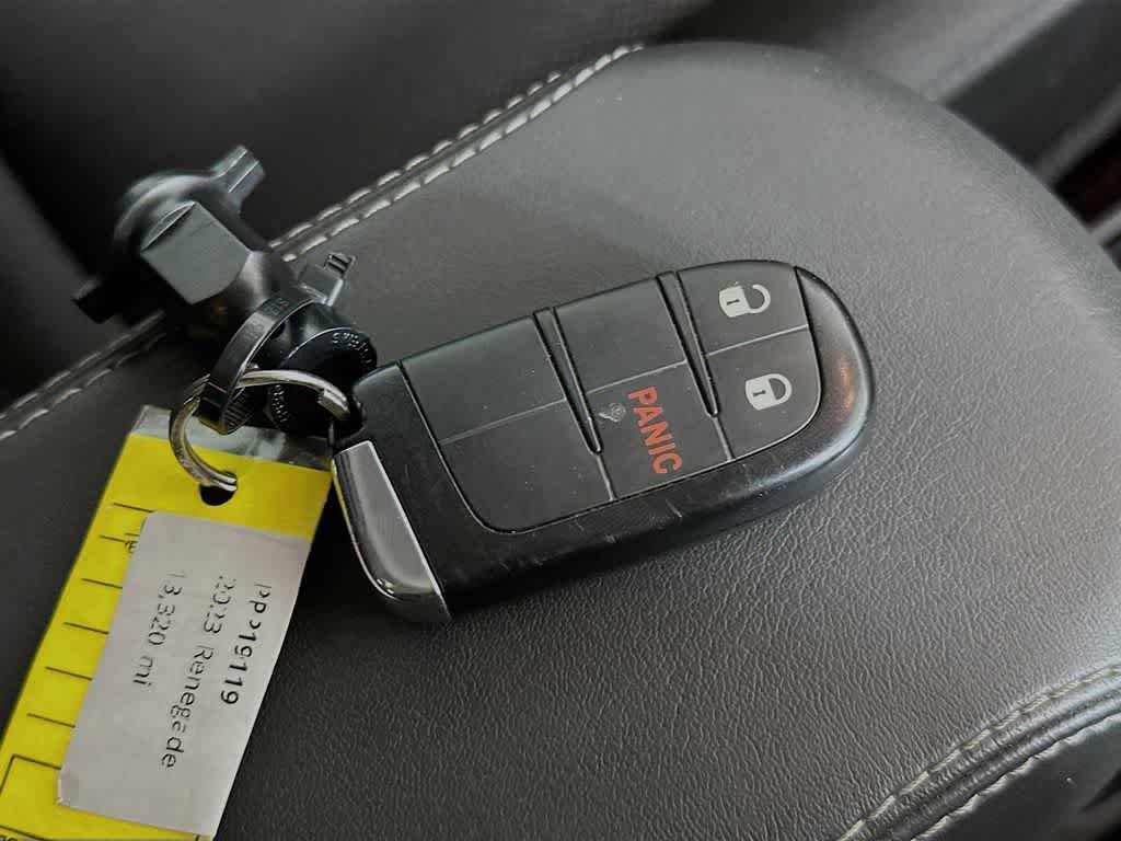 Used 2023 Jeep Renegade Latitude AWD/4WD image 21