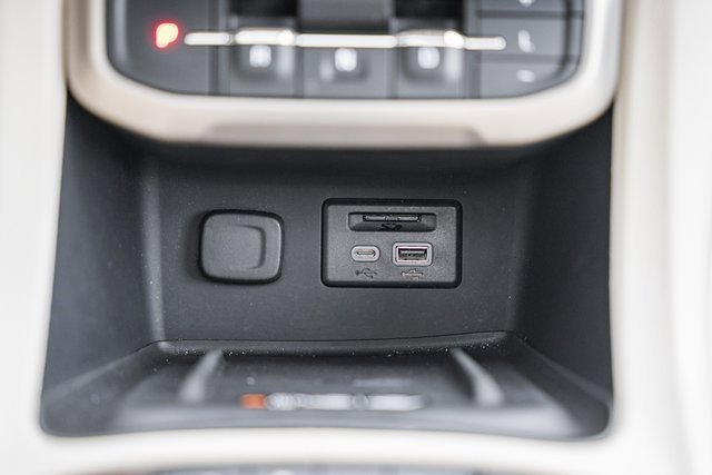 Used 2020 GMC Acadia Denali w/ Technology Package image 32