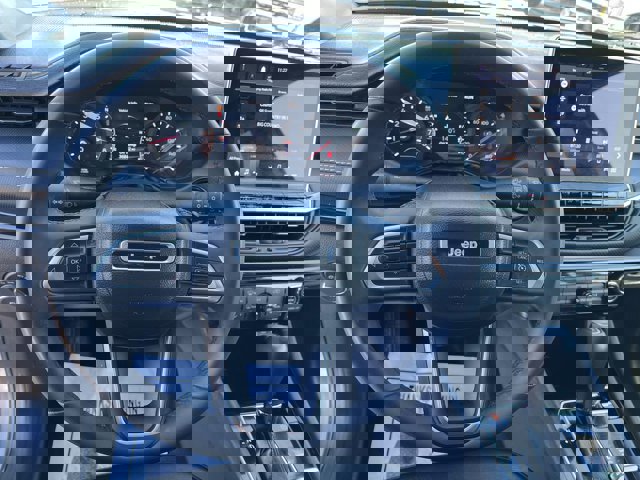 Used 2023 Jeep Compass Latitude image 7