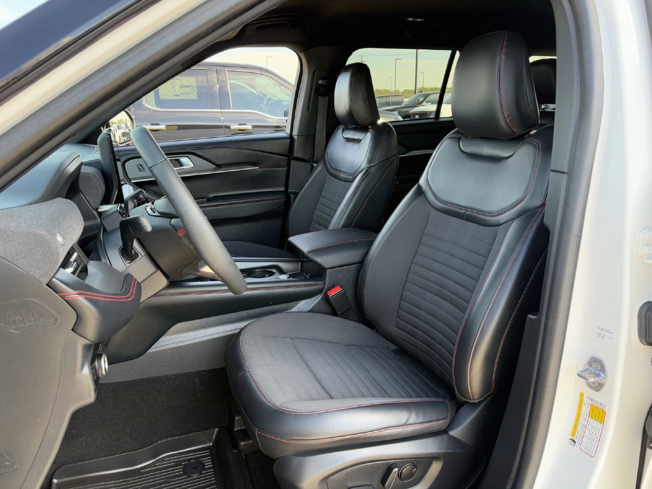 Certified 2025 Ford Explorer ST-Line AWD/4WD image 25