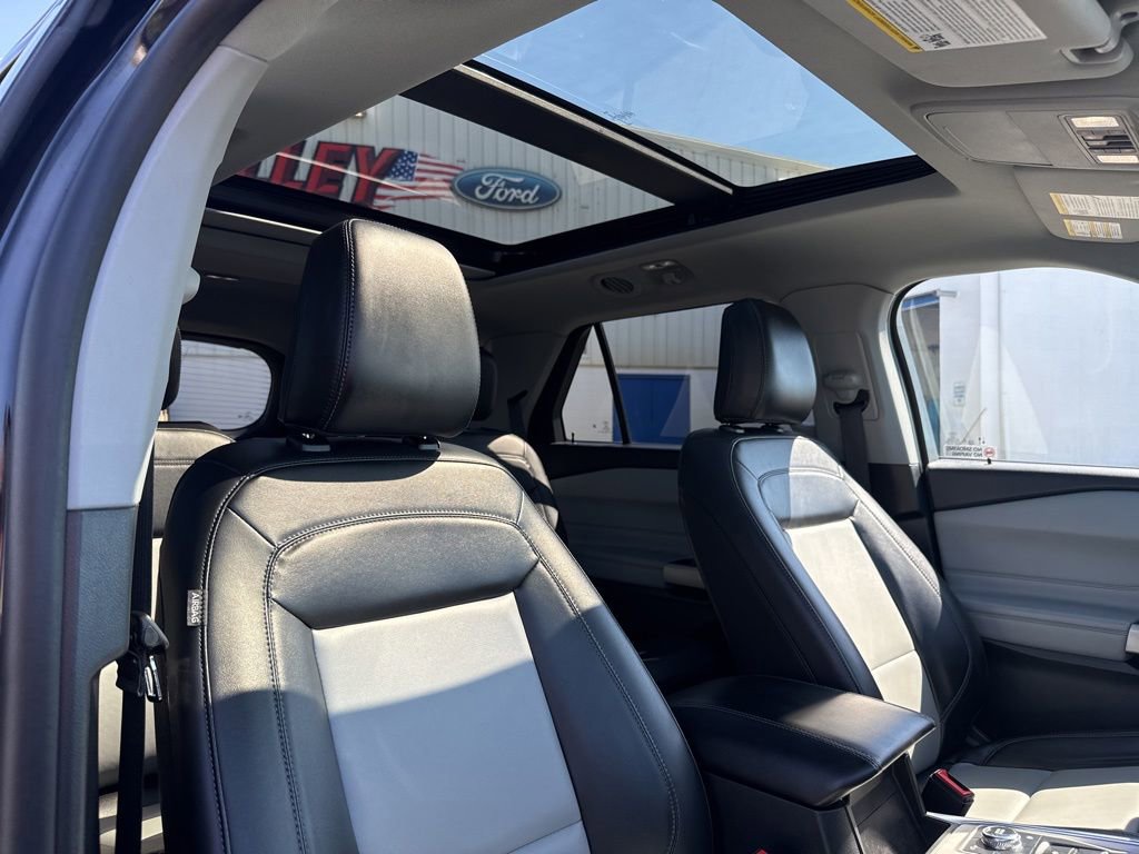 Certified 2023 Ford Explorer XLT w/ Equipment Group 202A AWD/4WD image 31