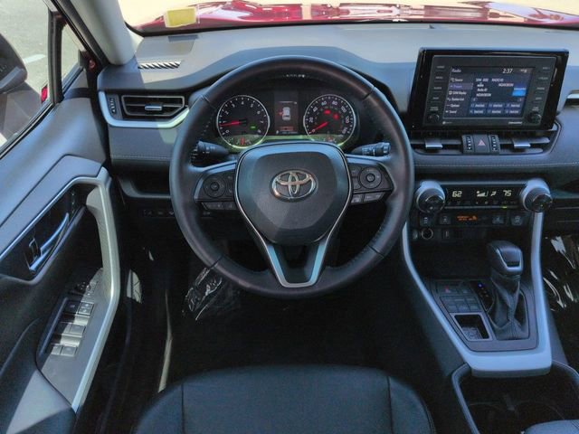 Used 2022 Toyota RAV4 XLE Premium image 16