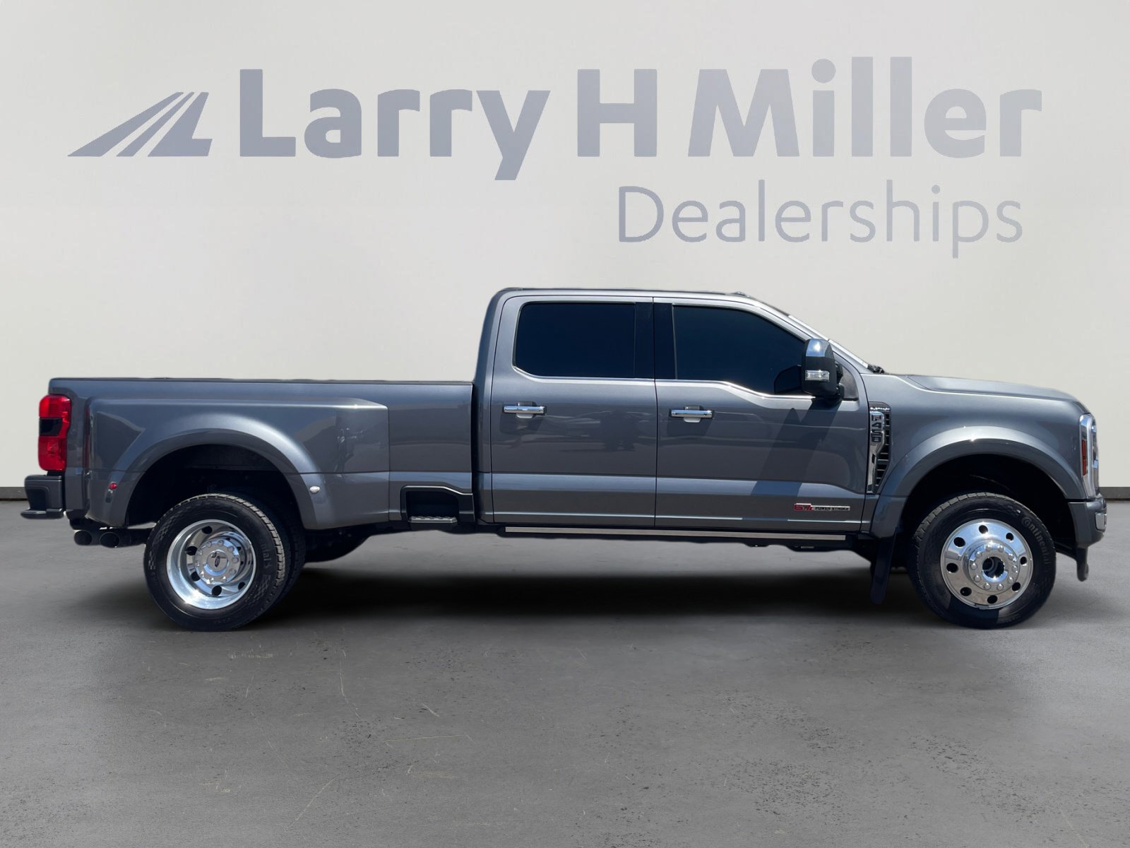 Certified 2024 Ford F450 Platinum w/ FX4 Off-Road Package AWD/4WD image 6