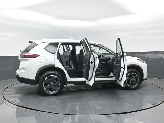 Used 2025 Nissan Rogue SV AWD/4WD image 28
