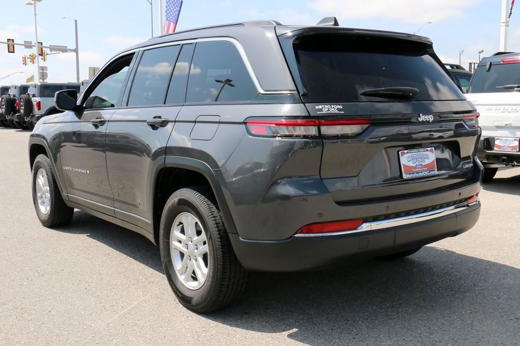 Used 2024 Jeep Grand Cherokee Laredo RWD image 7