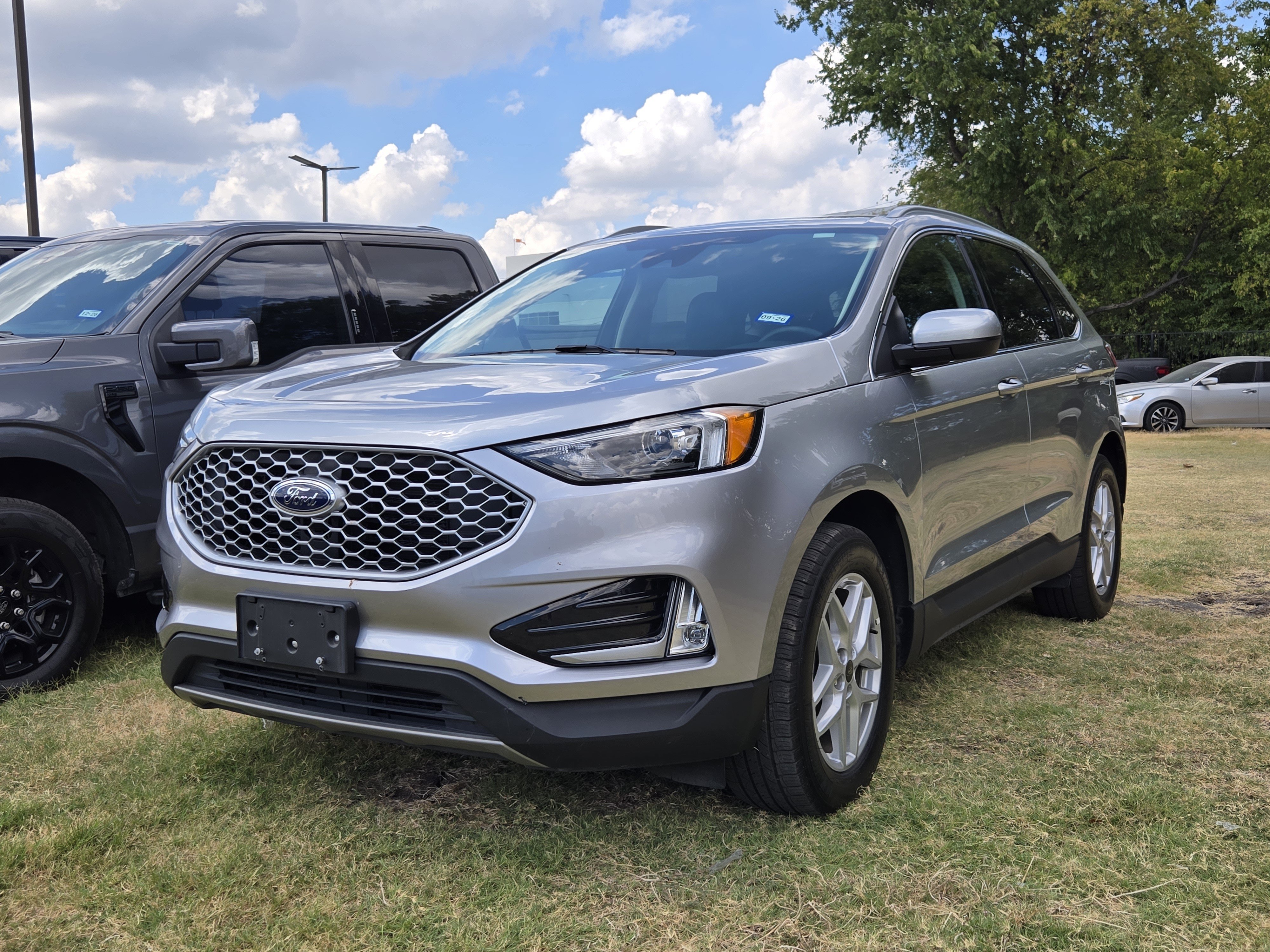 Certified 2024 Ford Edge SEL w/ Convenience Package AWD/4WD image 3