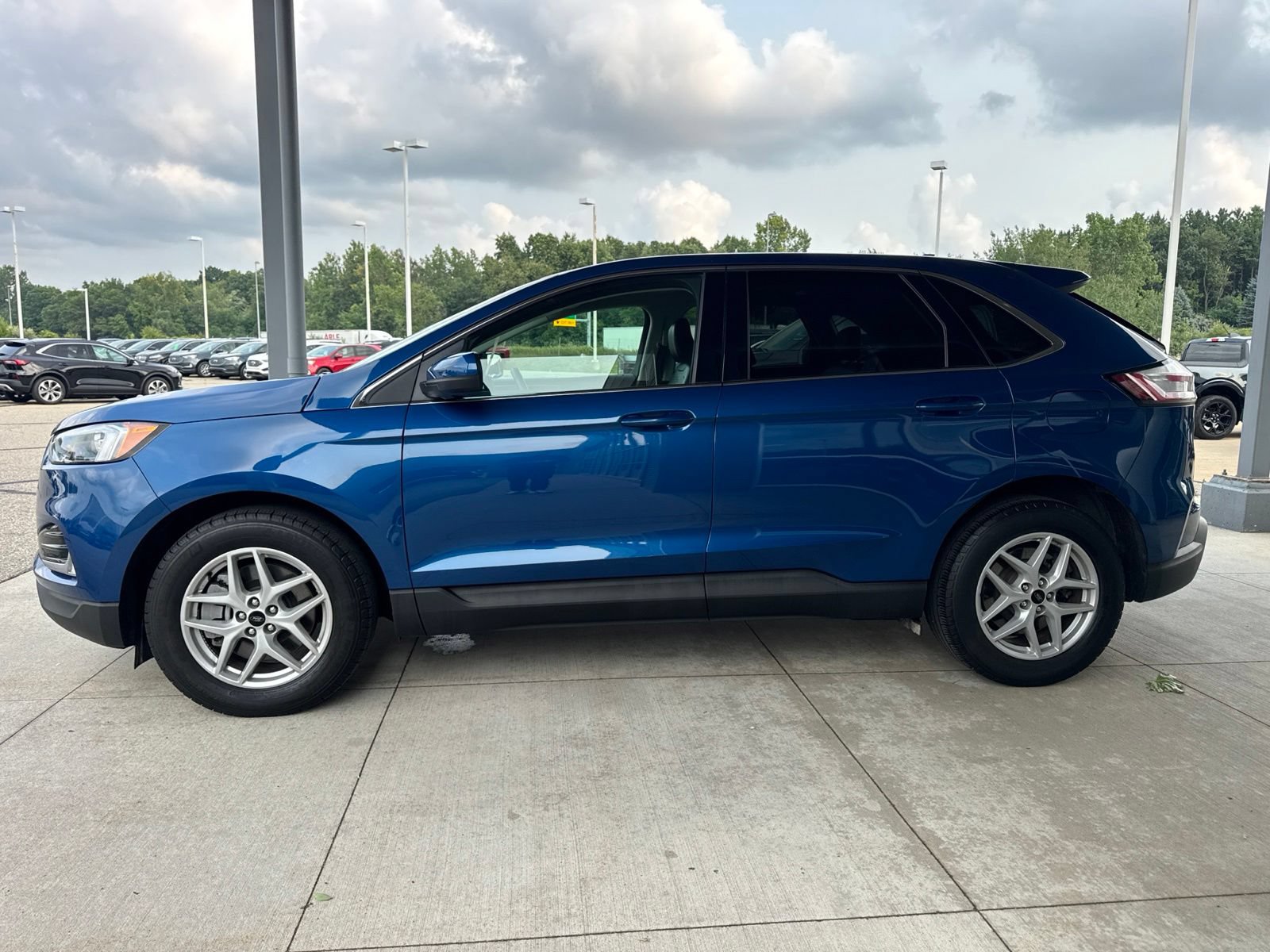 Certified 2024 Ford Edge SEL w/ Convenience Package AWD/4WD image 4