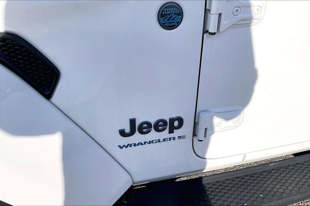 Used 2025 Jeep Wrangler Unlimited Sahara AWD/4WD image 6