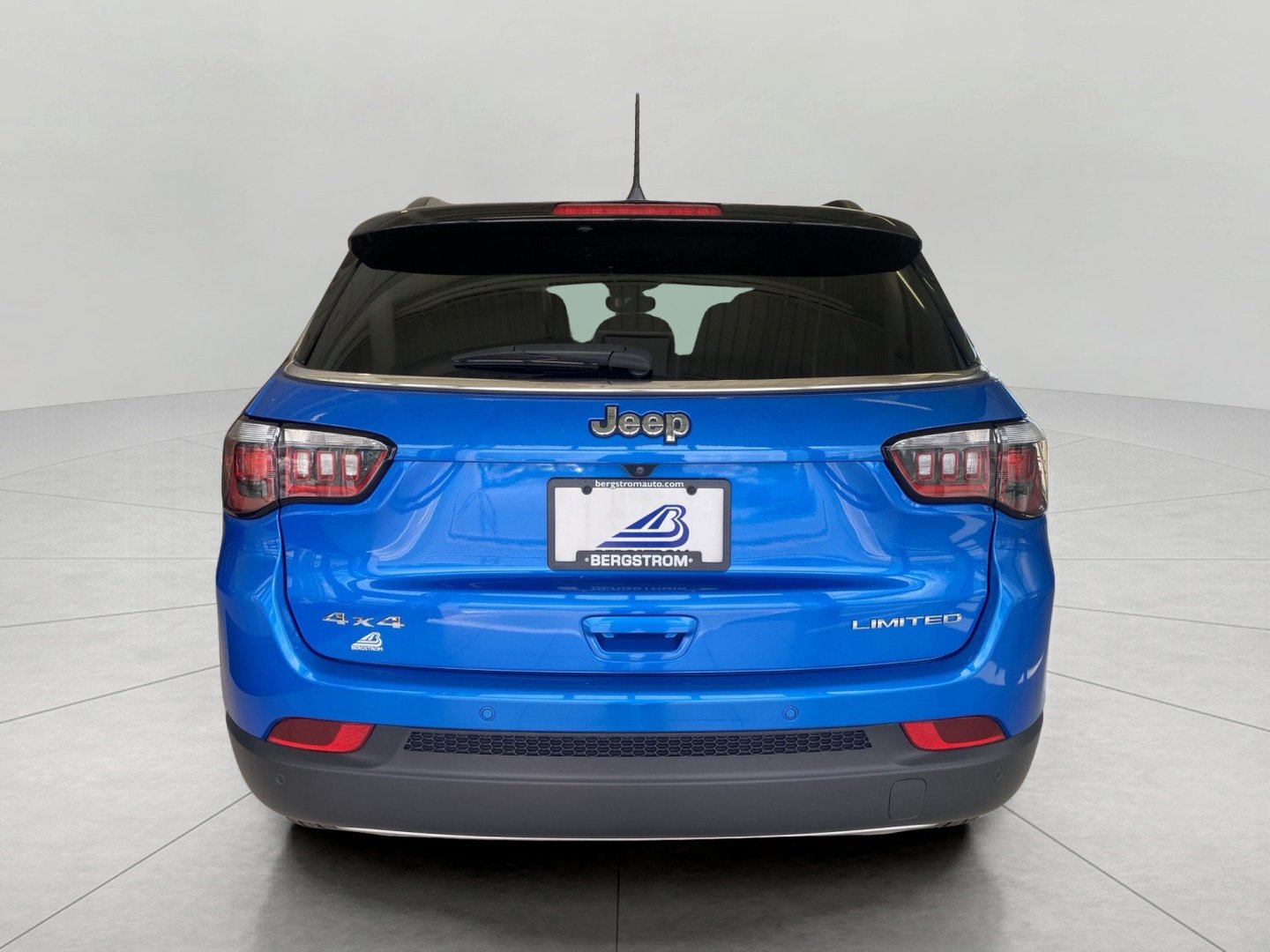Used 2023 Jeep Compass Limited AWD/4WD image 7