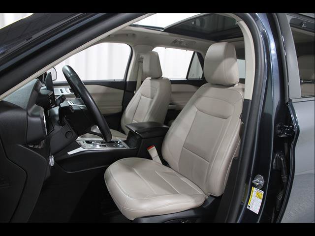 Certified 2023 Ford Explorer Limited w/ Hybrid Equipment Group 310A AWD/4WD image 6