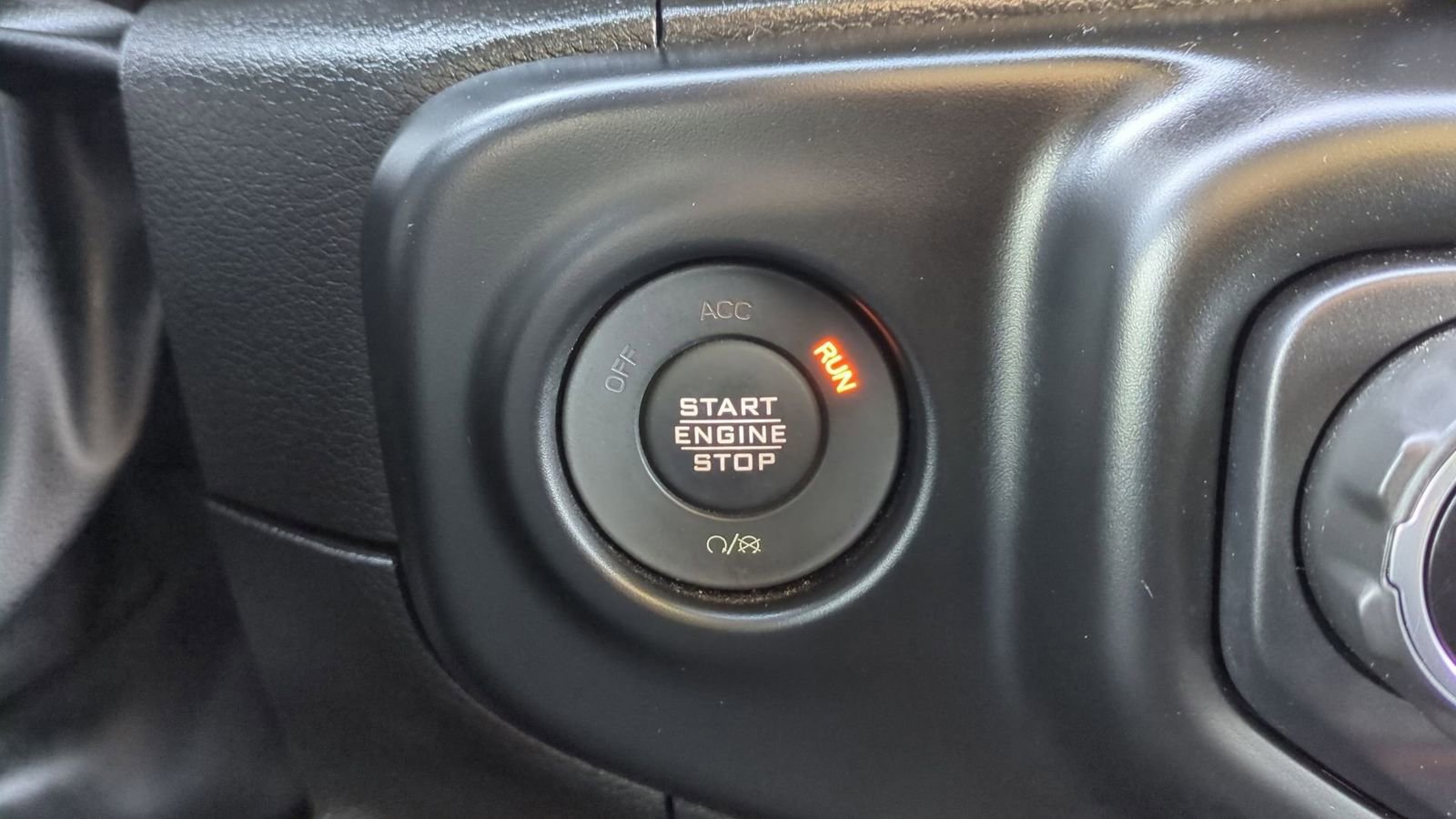 Used 2022 Jeep Wrangler Unlimited Sahara image 29