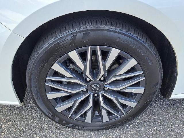 Used 2024 Nissan Altima 2.5 SV FWD image 18